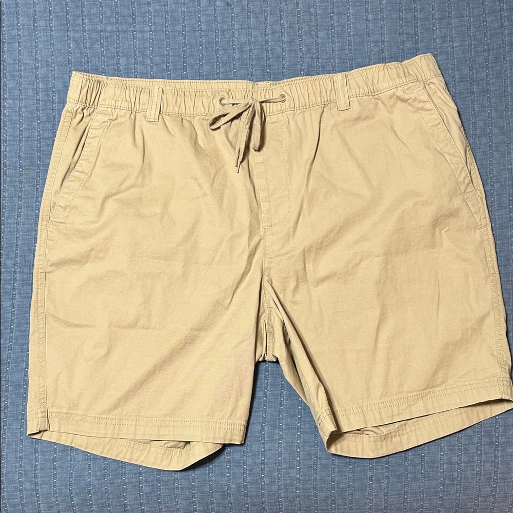 Roundtree & Yorke Beige Elastic Waist Shorts